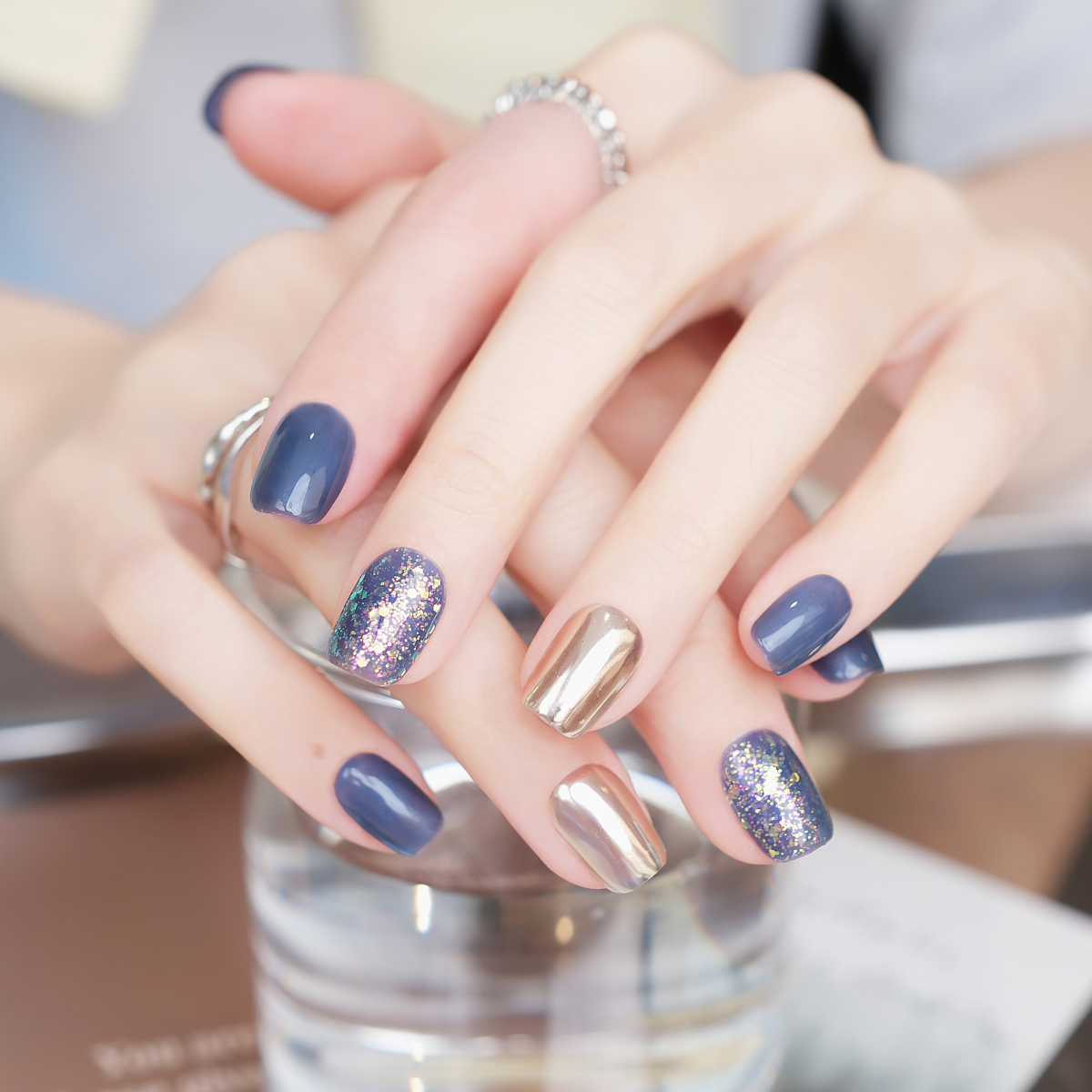 EB Model 5 Press On Nails