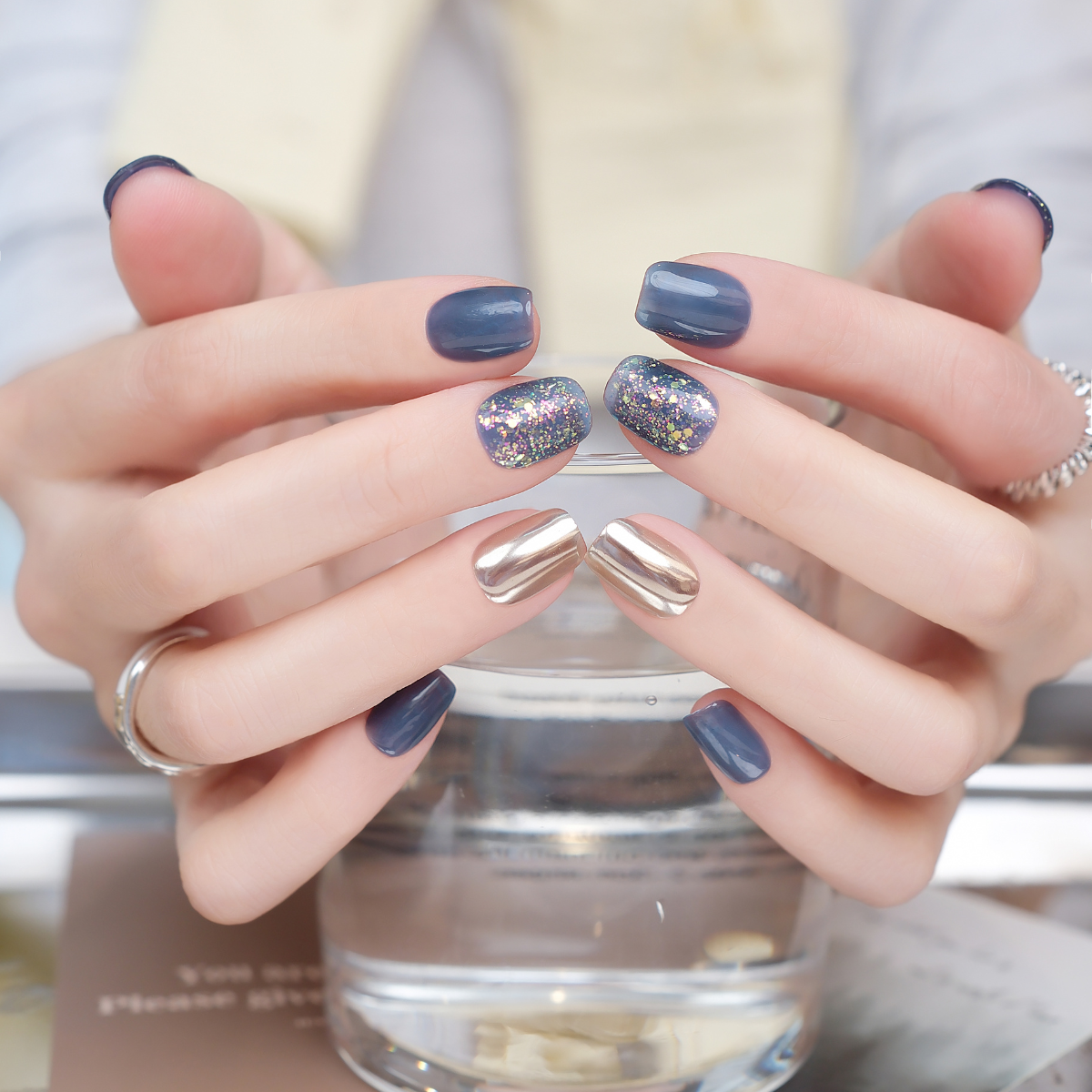 EB Model 5 Press On Nails