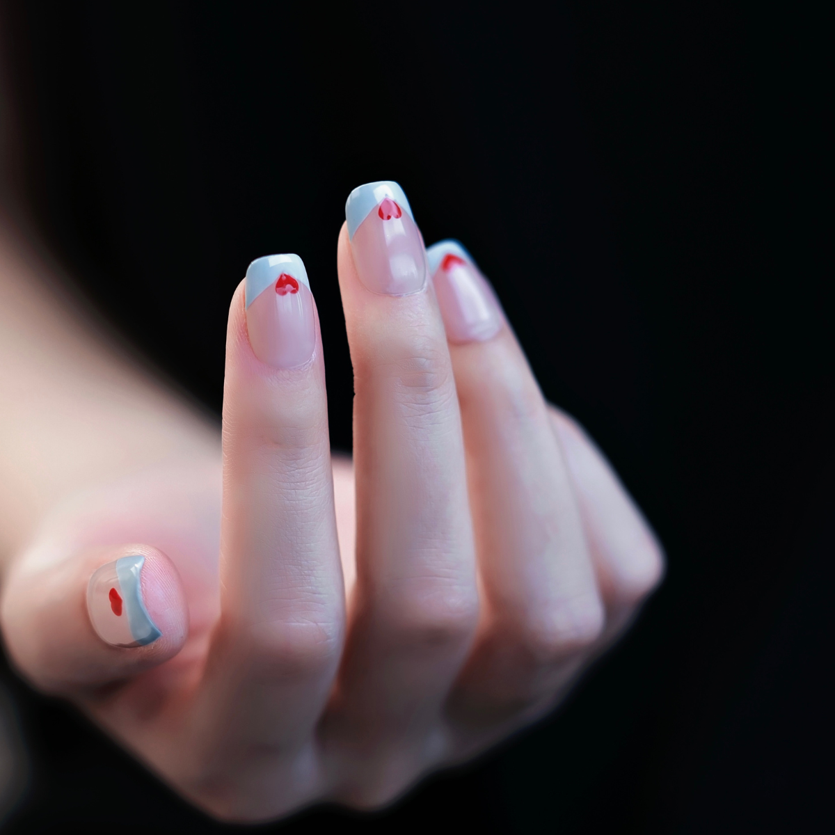 Heart Design-Hand-Painted Press On Nails– One-of-a-kind designs by professional nail artists: EB-02